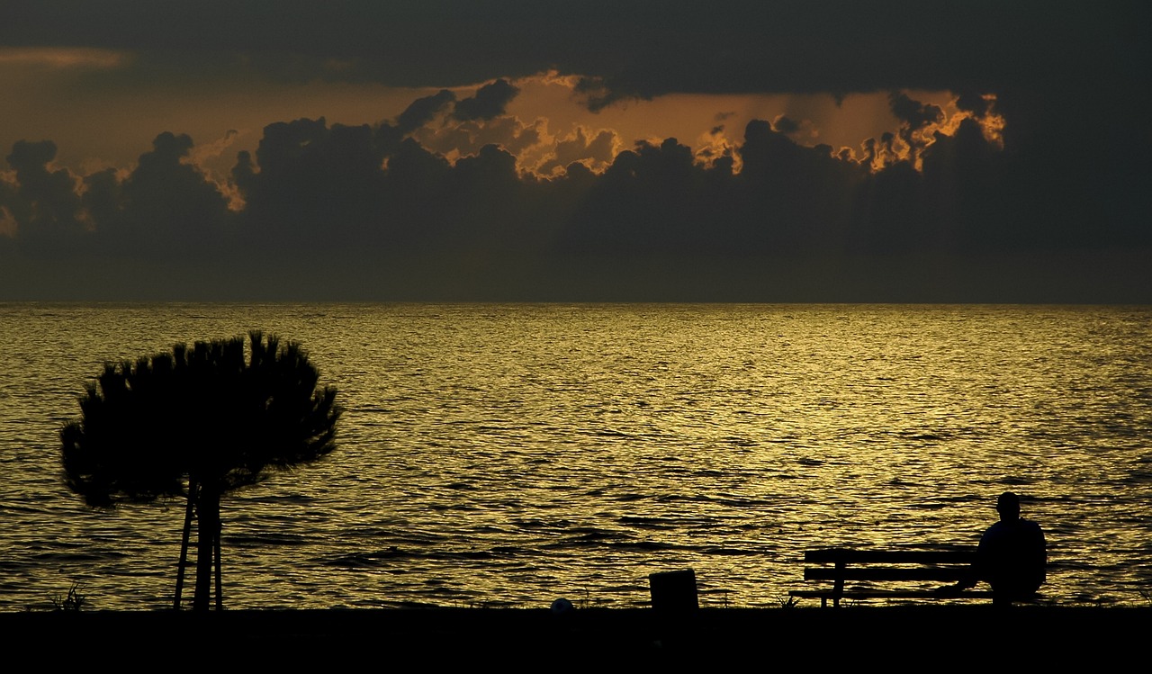d&eacute;couvrez la plage secr&egrave;te, un havre de paix idyllique o&ugrave; la nature pr&eacute;serv&eacute;e vous invite &agrave; la d&eacute;tente loin des foules.