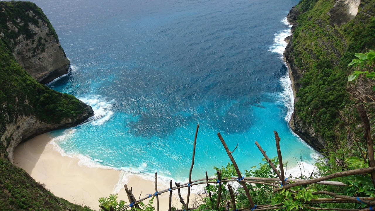 d&eacute;couvrez la plage cach&eacute;e, un v&eacute;ritable havre de paix o&ugrave; la nature pr&eacute;serv&eacute;e et les eaux cristallines vous invitent &agrave; l'&eacute;vasion et &agrave; la d&eacute;tente.