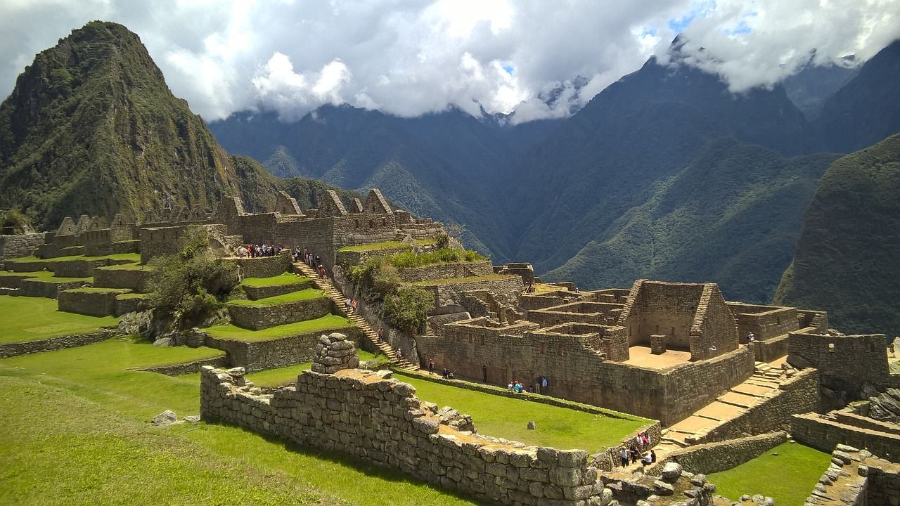 préparez votre trek au machu picchu avec nos conseils essentiels : équipement, itinéraires, condition physique et astuces pour une aventure inoubliable.