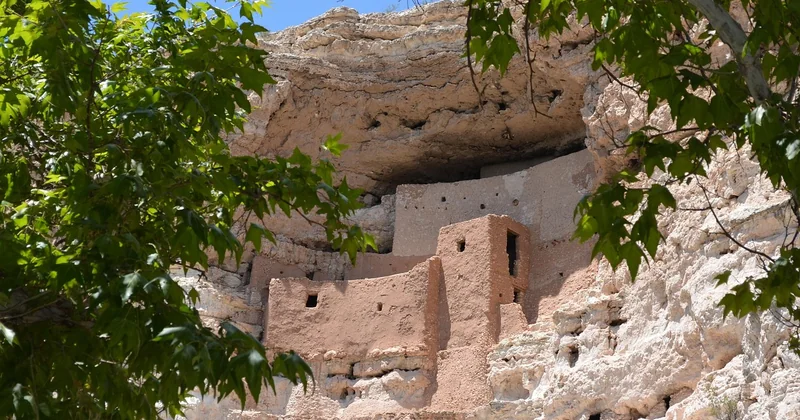 Qui a occupé la grotte de Foissac, et quand exactement ?