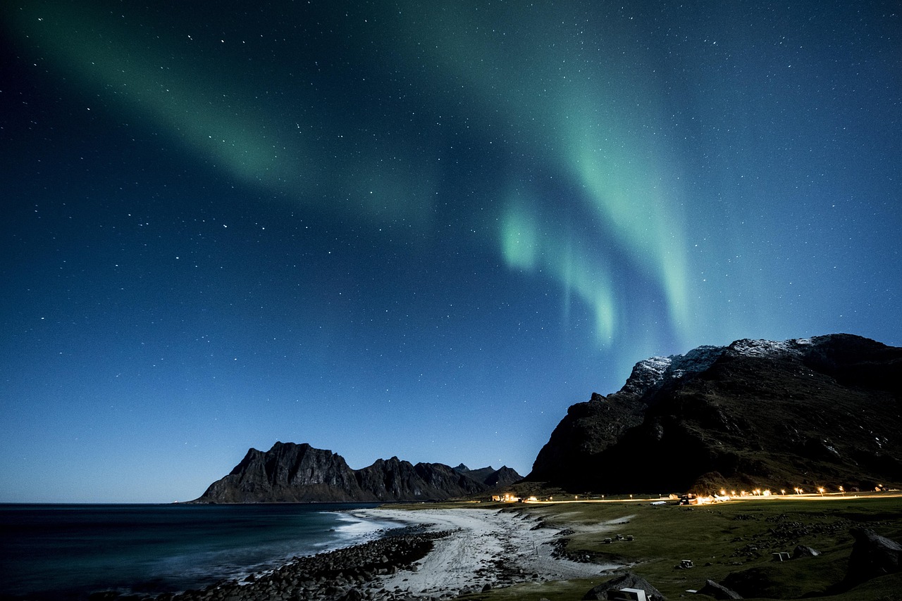 découvrez la magie des aurores boréales, un phénomène naturel fascinant qui illumine le ciel nocturne de couleurs vibrantes. explorez les meilleures destinations pour observer ce spectacle époustouflant et apprenez-en davantage sur les mystères des lumières du nord.