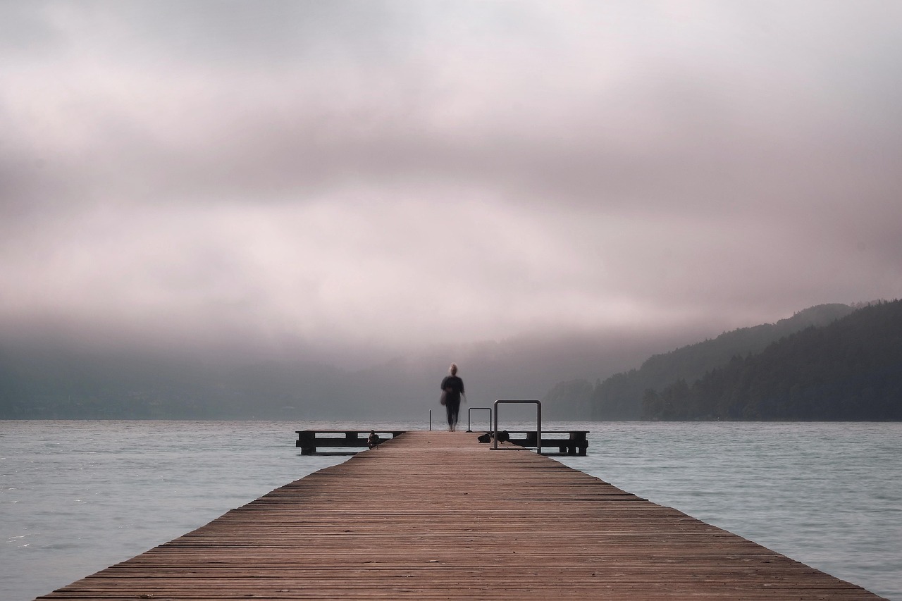 explorez le thème de la solitude à travers ses multiples facettes, de l'introspection à la créativité, en passant par les défis émotionnels qu'elle peut engendrer. découvrez des réflexions et des ressources pour comprendre et apprivoiser ce sentiment universel.