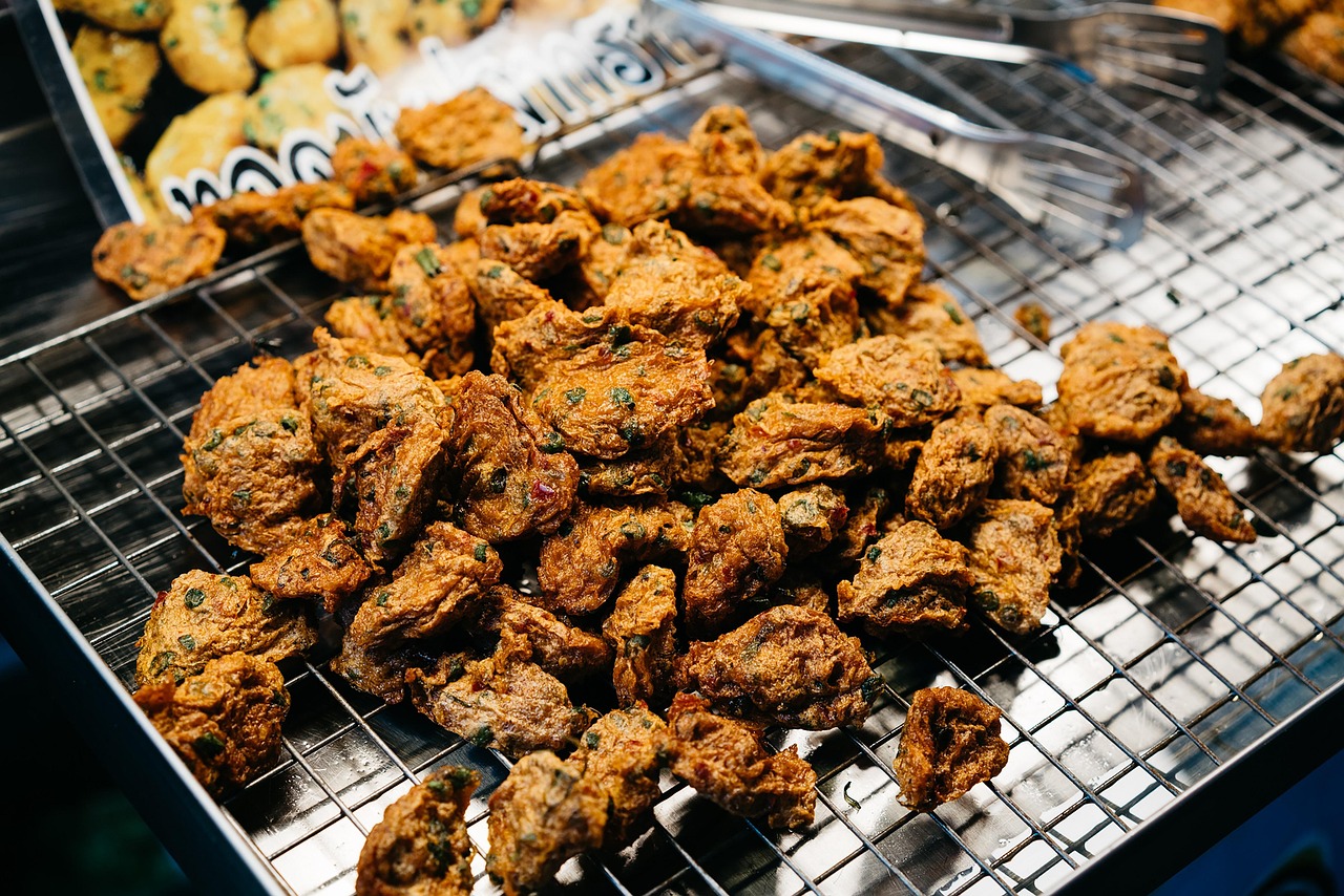 découvrez l'univers savoureux de la street food : des spécialités culinaires du monde entier à déguster sur le pouce, pour une explosion de saveurs et de convivialité à chaque bouchée.